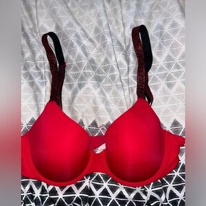 Victorias Secret lightly ligned Tshirt Bra